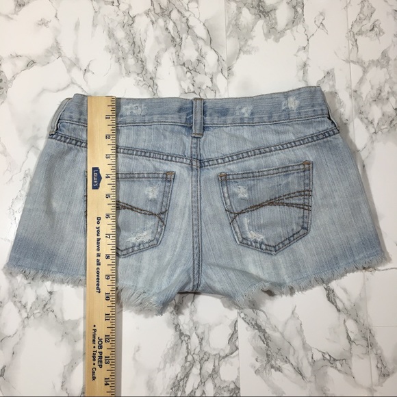 Old Navy Cut Off Jeans Light Wash 1 - Picture 6 of 7